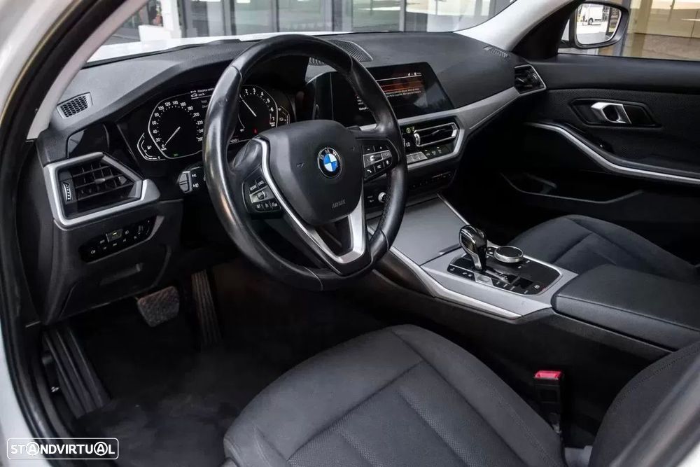 BMW 330 e Line Luxury Auto - 24