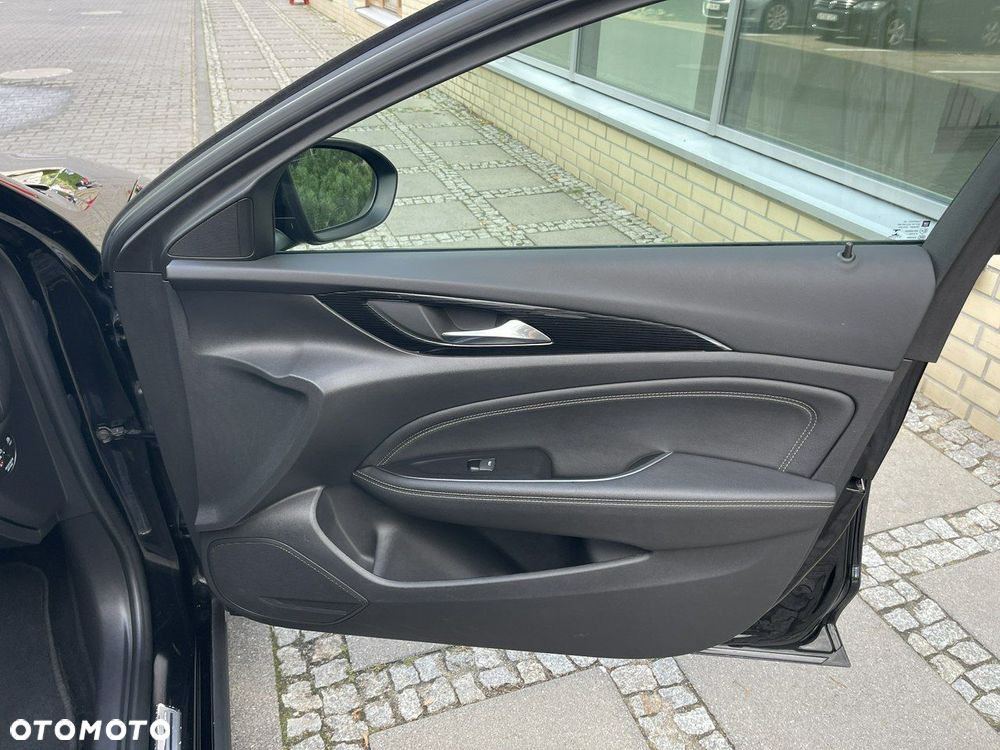 Opel Insignia - 30