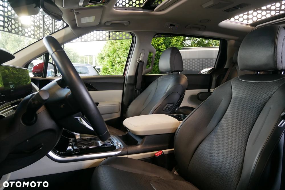 Kia Carnival - 10