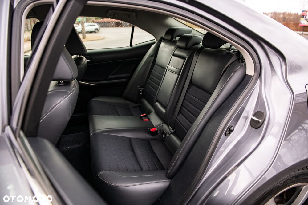 Lexus IS 300h Business - 14