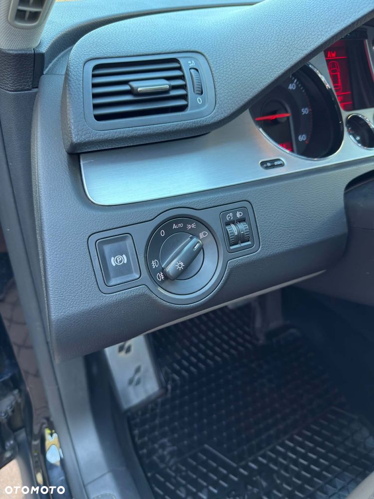 Volkswagen Passat 2.0 TDI DPF Sportline DSG - 19