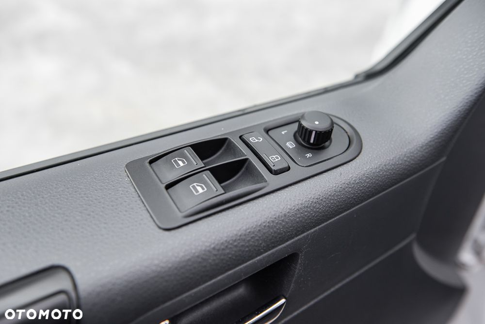 Volkswagen Multivan 2.0 TDI L1 70 Years Bulli - 26