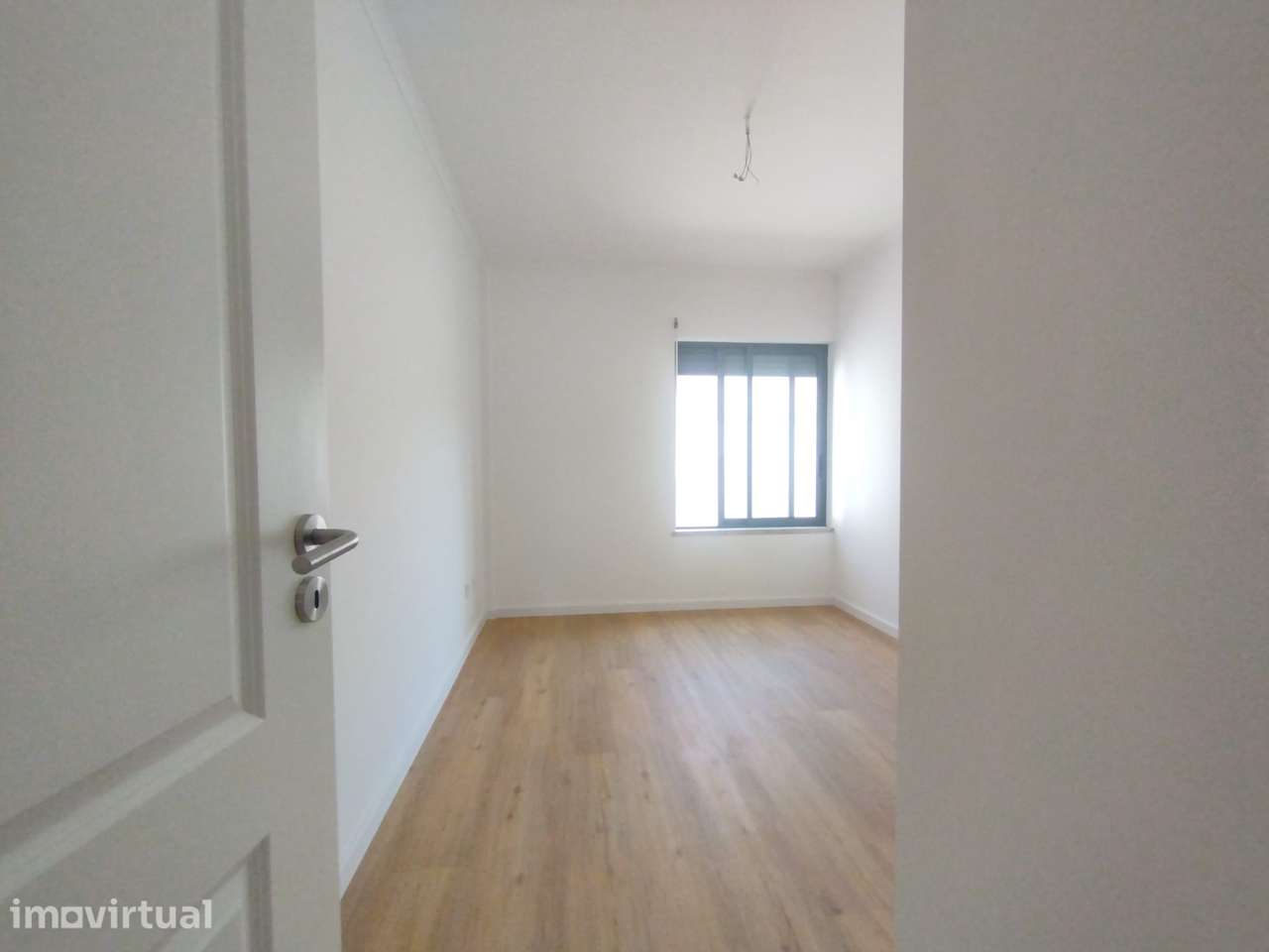 Apartamento T2   c/TERRAÇO e PARQUEAMENTO  no CENTRO do Bombarral! - Grande imagem: 5/24