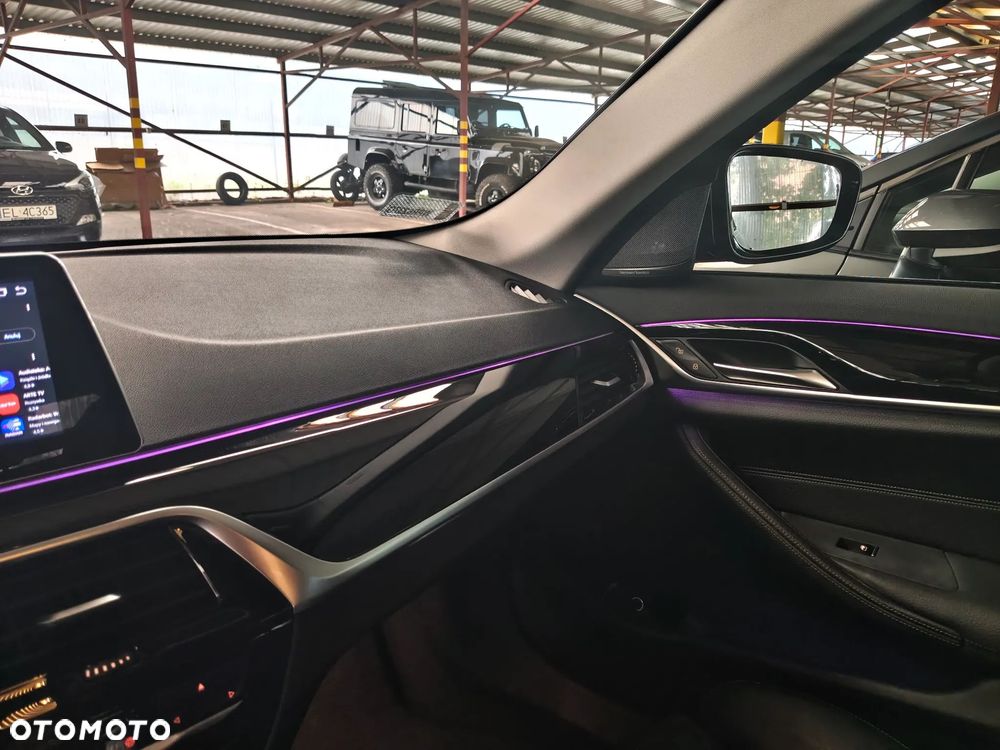 BMW Seria 5 520d xDrive - 17