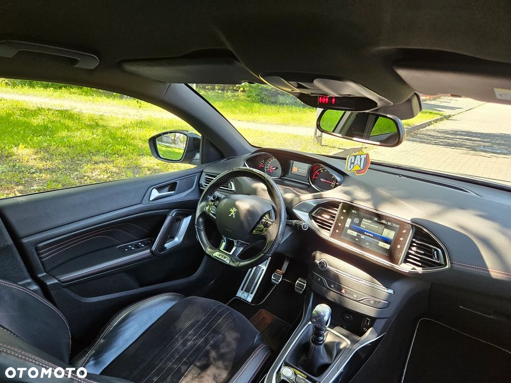 Peugeot 308 1.6 e-THP GT S&S - 32