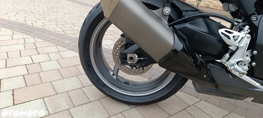 Suzuki GSX - 22
