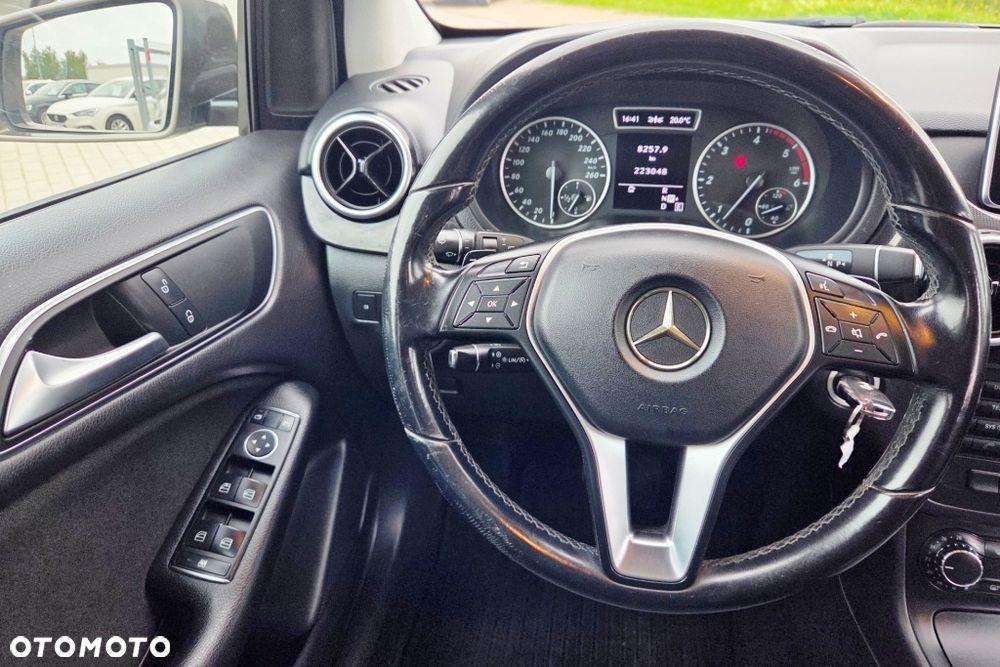 Mercedes-Benz Klasa B 180 CDI (BlueEFFICIENCY) 7G-DCT - 34