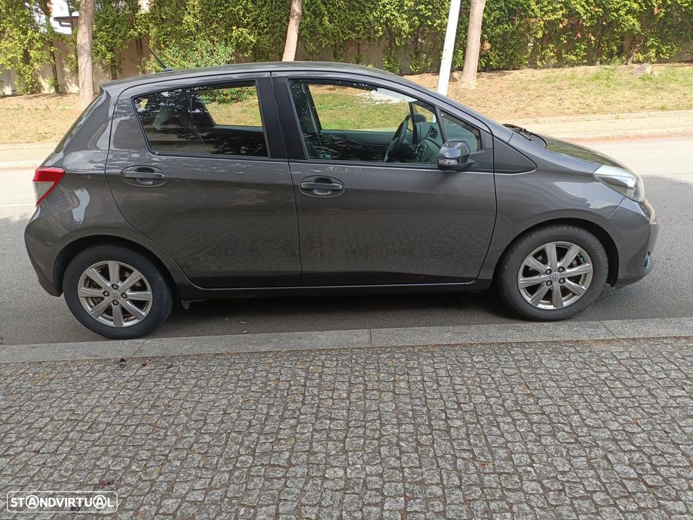 Toyota Yaris 1.4 D-4D High Pack+NAVI - 4