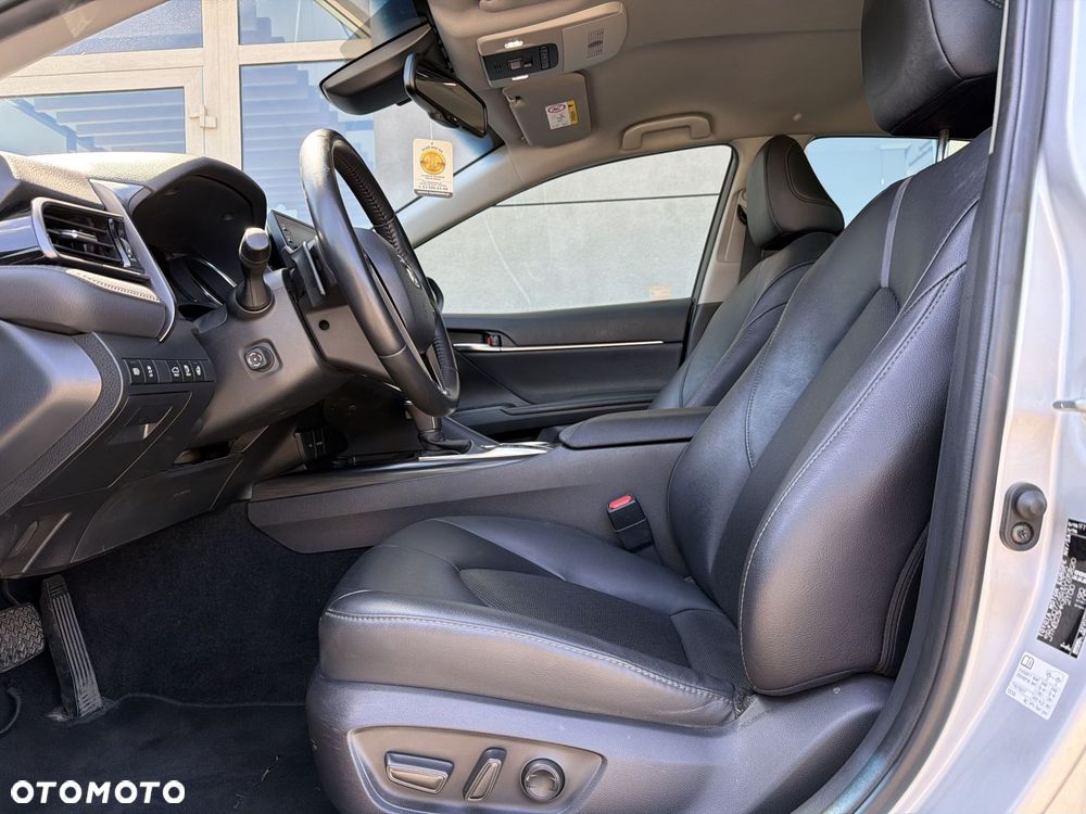 Toyota Camry 2.5 Hybrid Executive CVT - 8