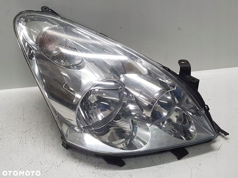 TOYOTA COROLLA VERSO 04- LAMPA PRAWY PRZÓD - 2