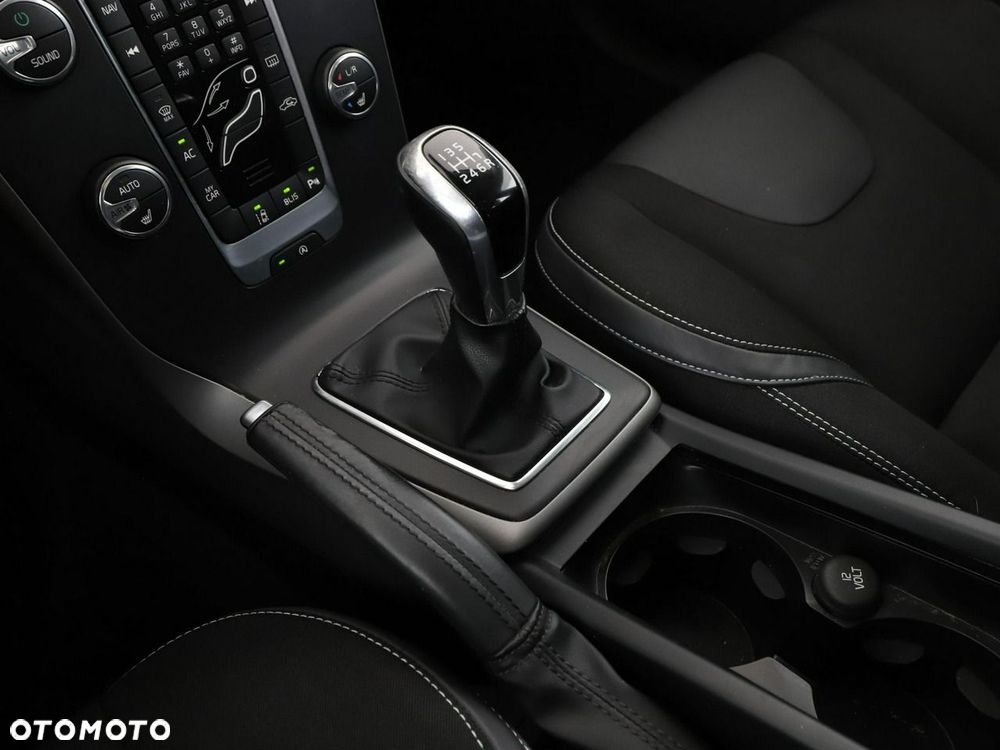 Volvo V40 T2 Momentum - 29