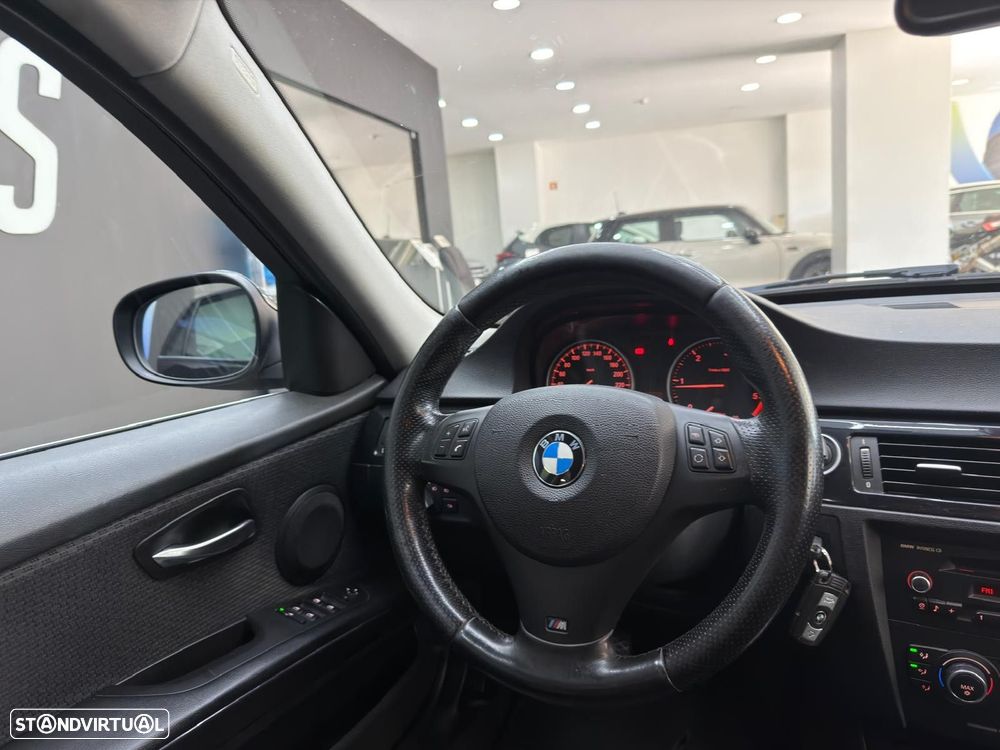 BMW 318 d Pack M - 23