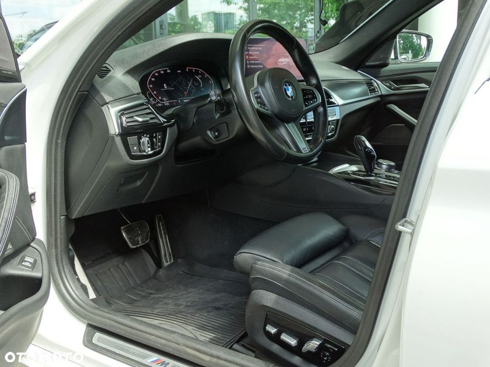 BMW Seria 5 540d xDrive mHEV M Sport sport - 17