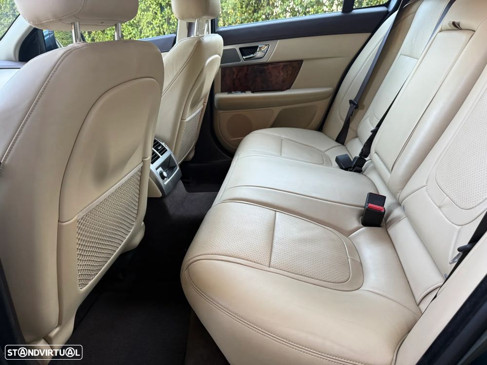 Jaguar XF 2.2 D Luxury 139g - 22