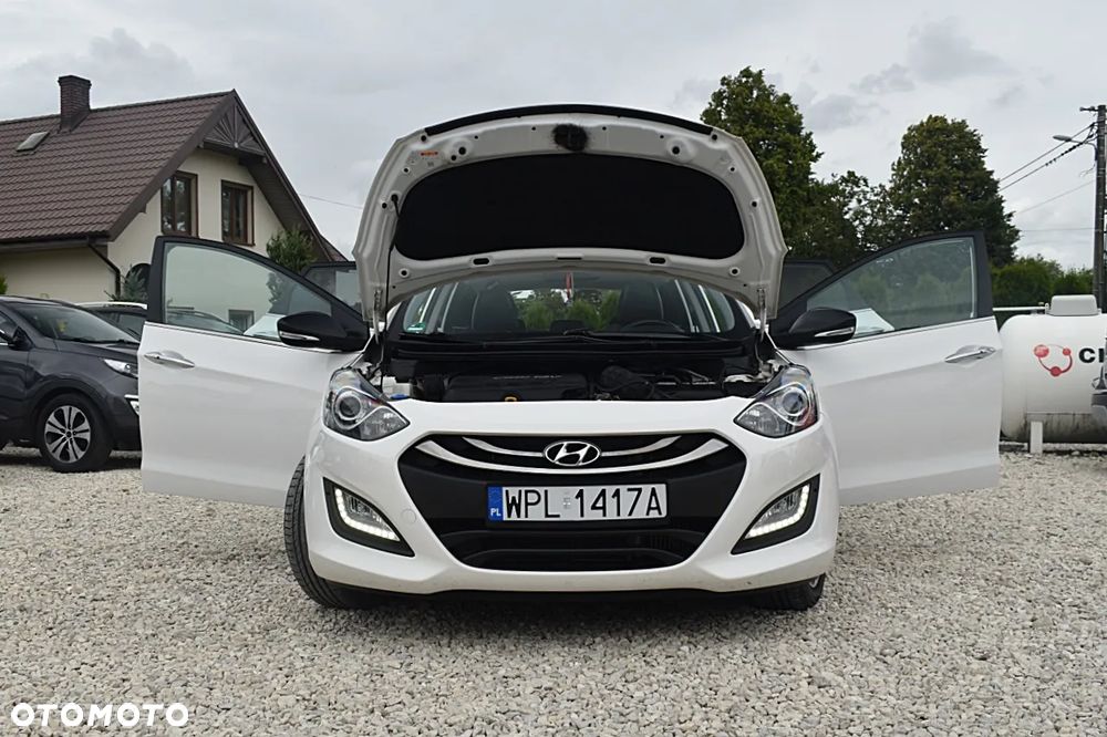 Hyundai i30 i30cw 1.6 CRDi Fifa World Cup Edition - 12