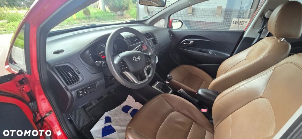 Kia Rio 1.2 Fifa World Cup Edition - 32