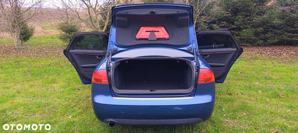 Audi A4 Limousine - 10