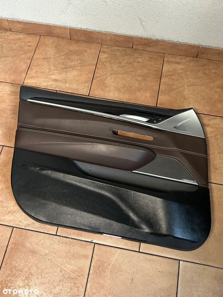 TAPICERKA DRZWI LEWY PRZÓD BMW G32 - 1