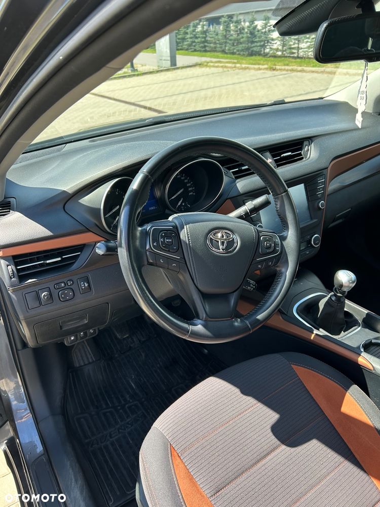 Toyota Avensis 1.8 Premium - 4