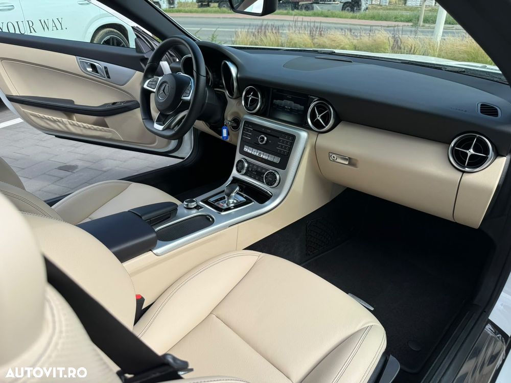 Mercedes-Benz SLC - 12