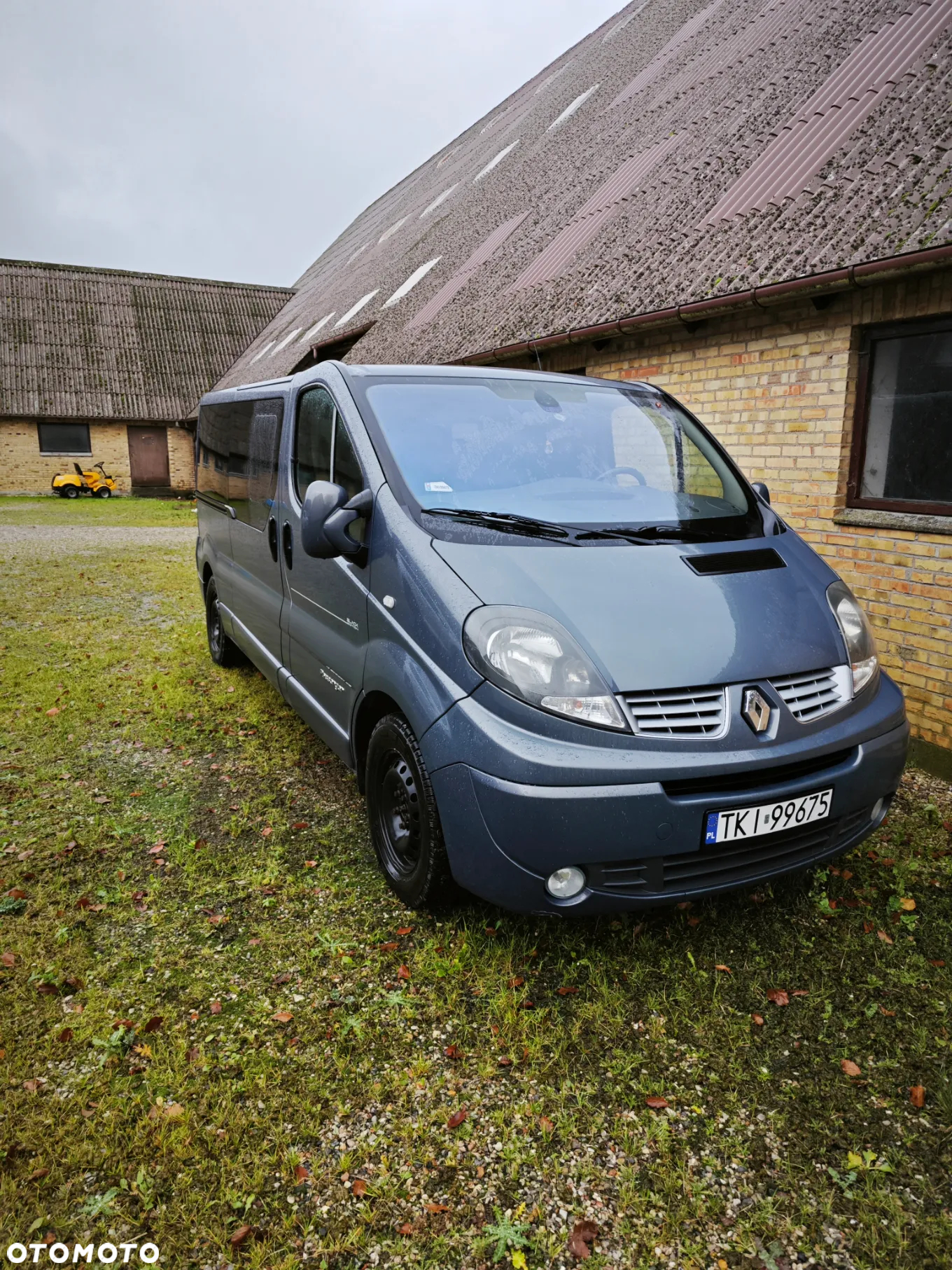 Renault Trafic Grand Passenger Black Edition - 2