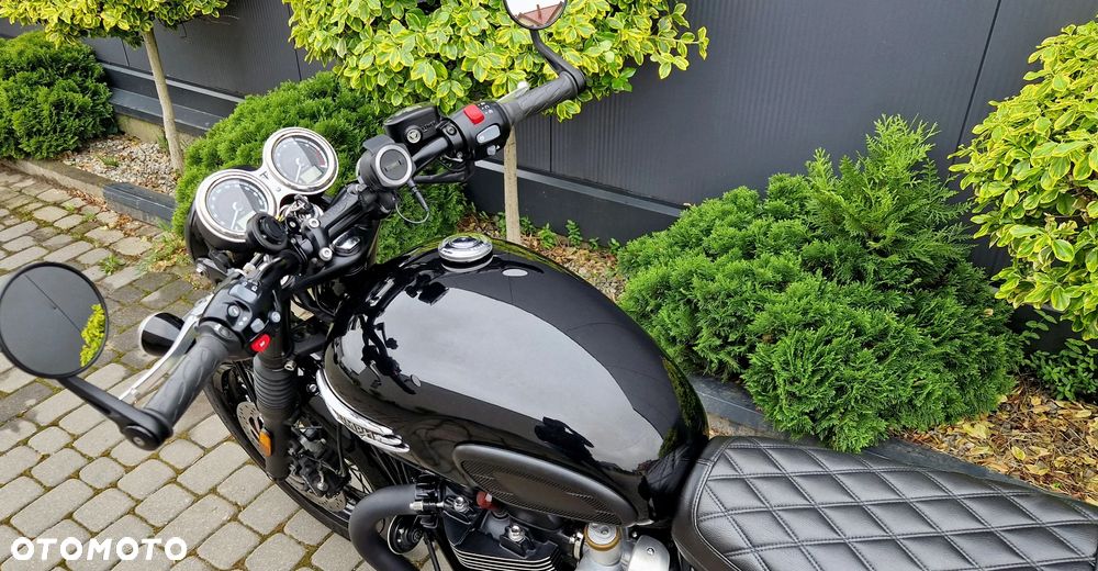 Triumph Bonneville - 28