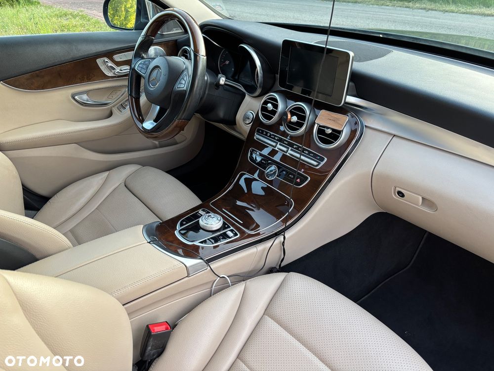Mercedes-Benz Klasa C 300 9G-TRONIC - 10