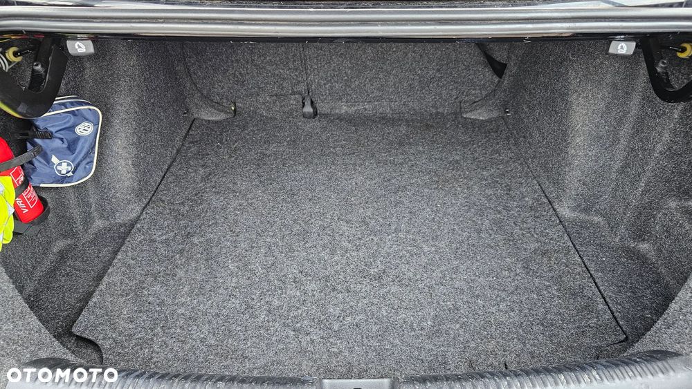 Volkswagen Jetta 1.6 TDI Comfortline - 21