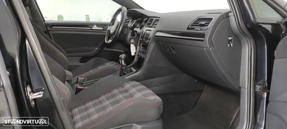 VW Golf - 22