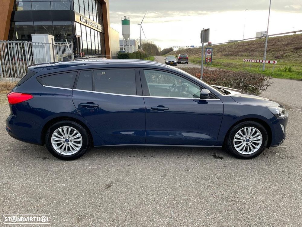 Ford Focus 1.0 EcoBoost S&S TITANIUM X - 4