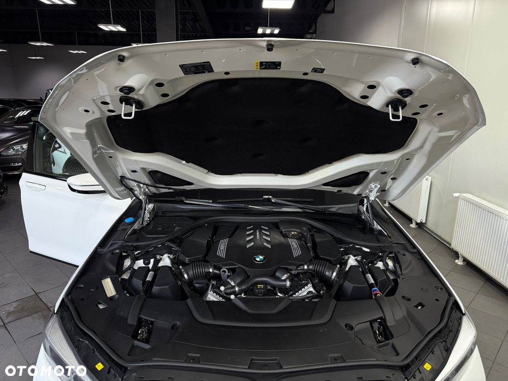 BMW Seria 7 750Li xDrive - 37