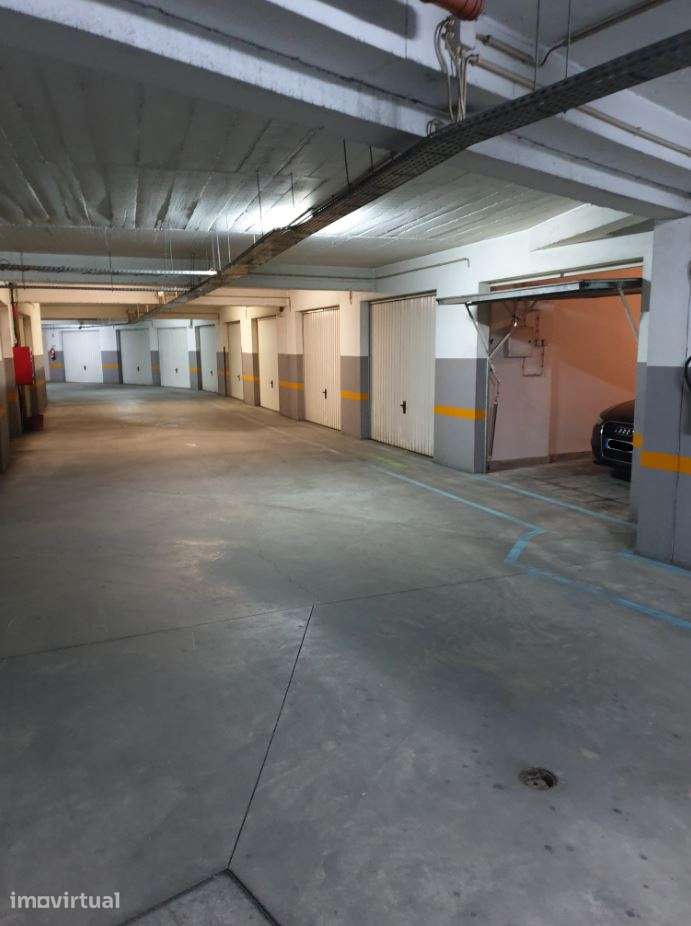 Garagem de 26m² no Laranjeiro, Almada - Grande imagem: 4/5