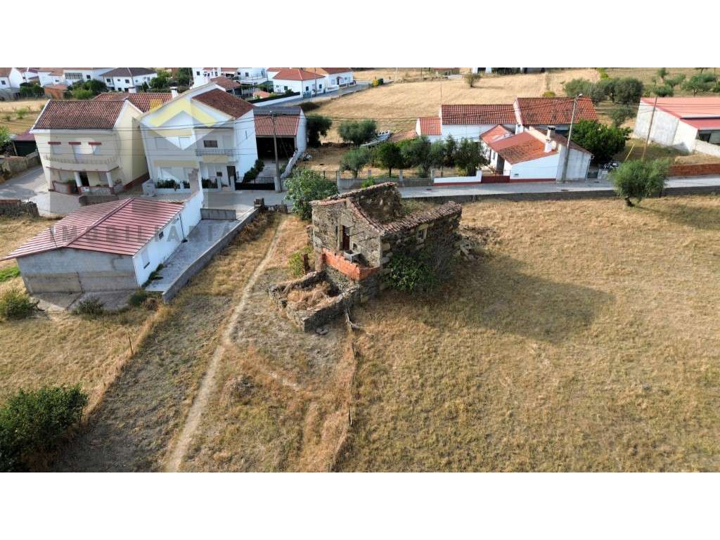 Terreno com Ruína para Reconstrução e Potencial de Construção em Sa... - Grande imagem: 3/18