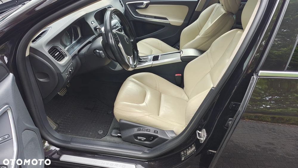 Volvo V60 D6 AWD Plug-in Hybrid Summum - 5