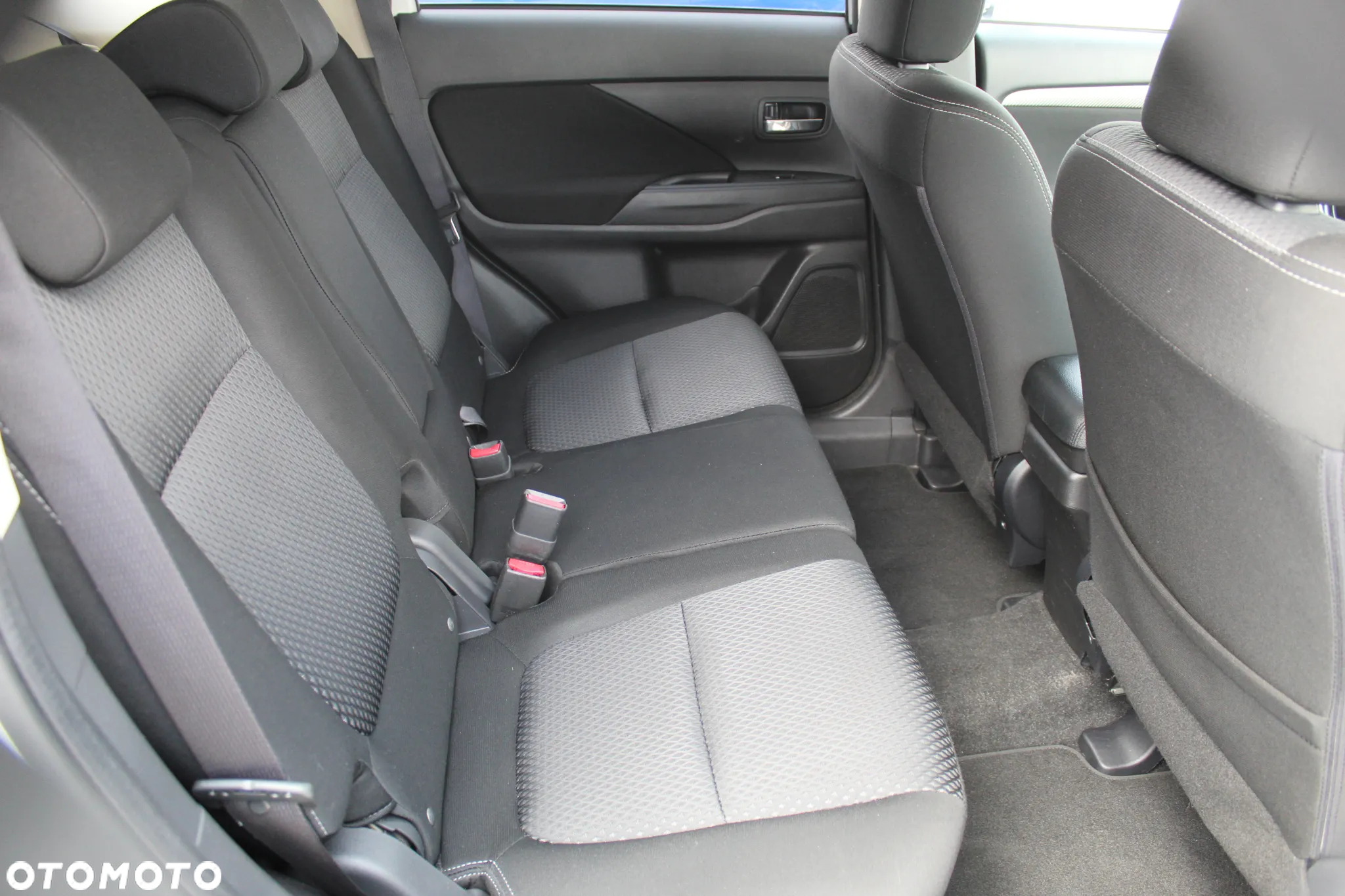 Mitsubishi Outlander 2.0 Intense + 4WD CVT - 12