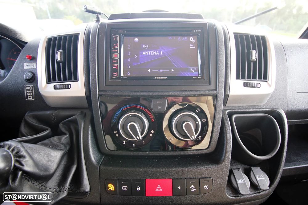 Burstner Ixeo I 728 G *CAMAS GÉMEAS + BASCULANTE* - 26