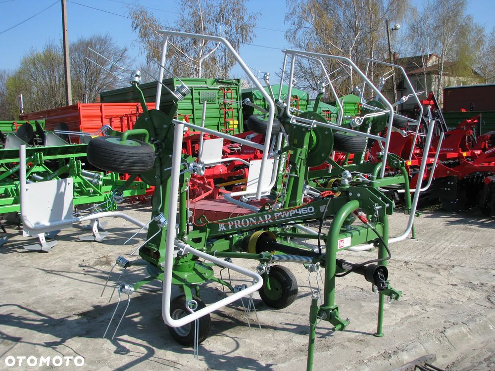Pronar Przetrząsacz PWP530, PWP460 Pronar; ZKP770, ZKP-530, ZKP460 Inter-Tech; Z528 Kowalski; ZGRABIARKA ZKP420 Pronar, ZK42, ZK36 Kowalski; ZKT-420 Inter-Tech; ZK320 Mesko Rol; ZG-350 Euro-Masz; Przetrząsaczo-Zgrabiarka Z-275 Mesko-Rol; Przetrząsaczo zgraniarka taśmowa WIRAX, Akpil "OSA" - 1