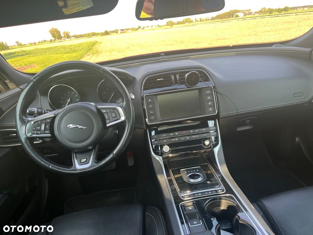 Jaguar XE - 5