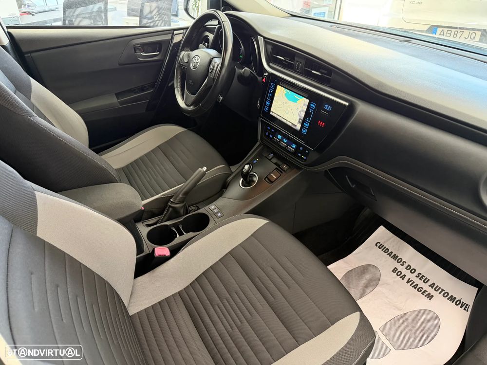 Toyota Auris 1.8 HSD Comfort +P.Sport+Navi - 25
