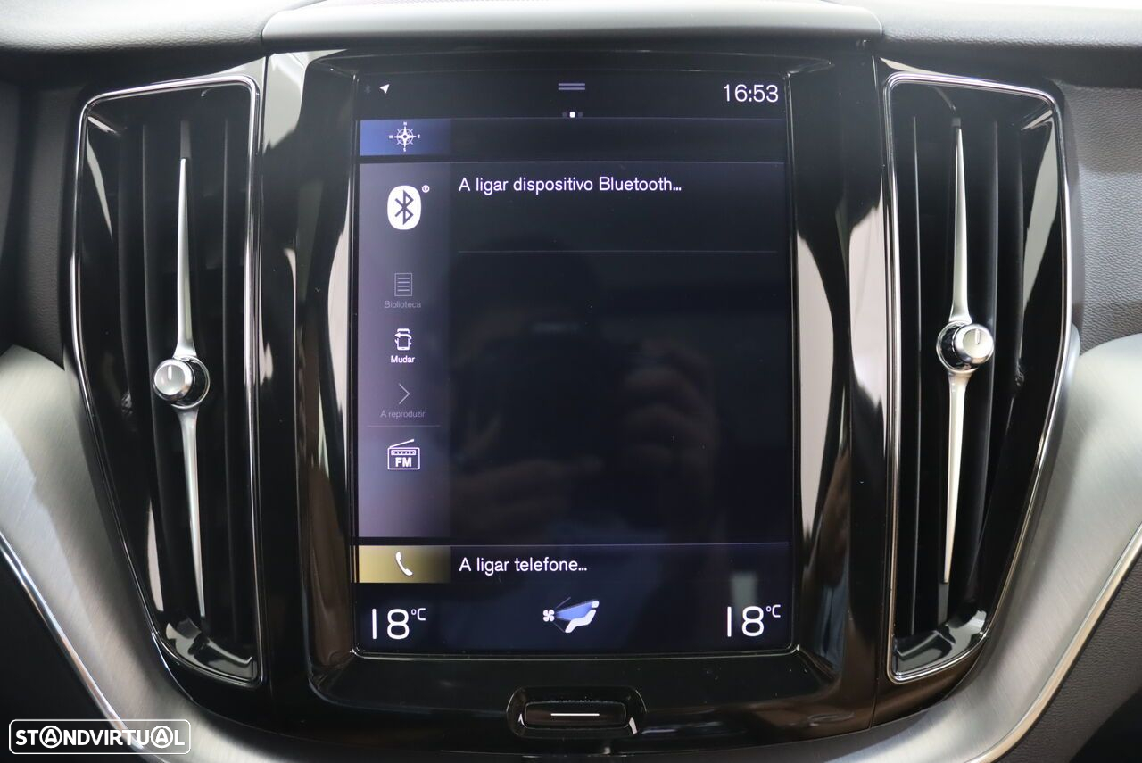 Volvo XC 60 2.0 T8 PHEV Momentum Plus AWD - 22