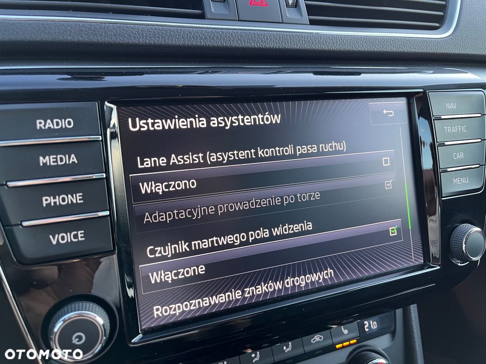 Skoda Superb 2.0 TDI Premium Edition - 34