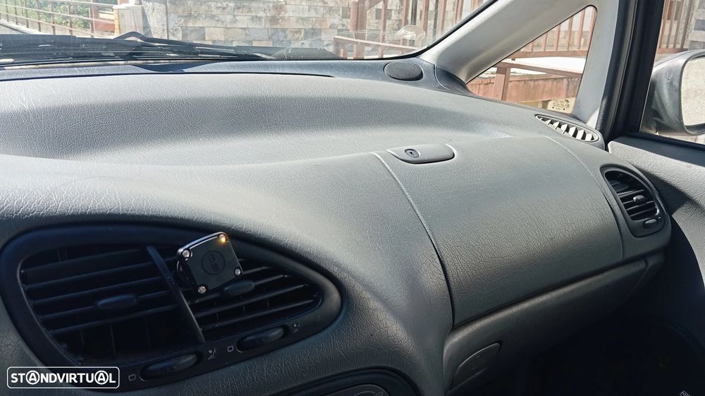 Ford Galaxy 1.9 TDi Ghia Luxo - 7