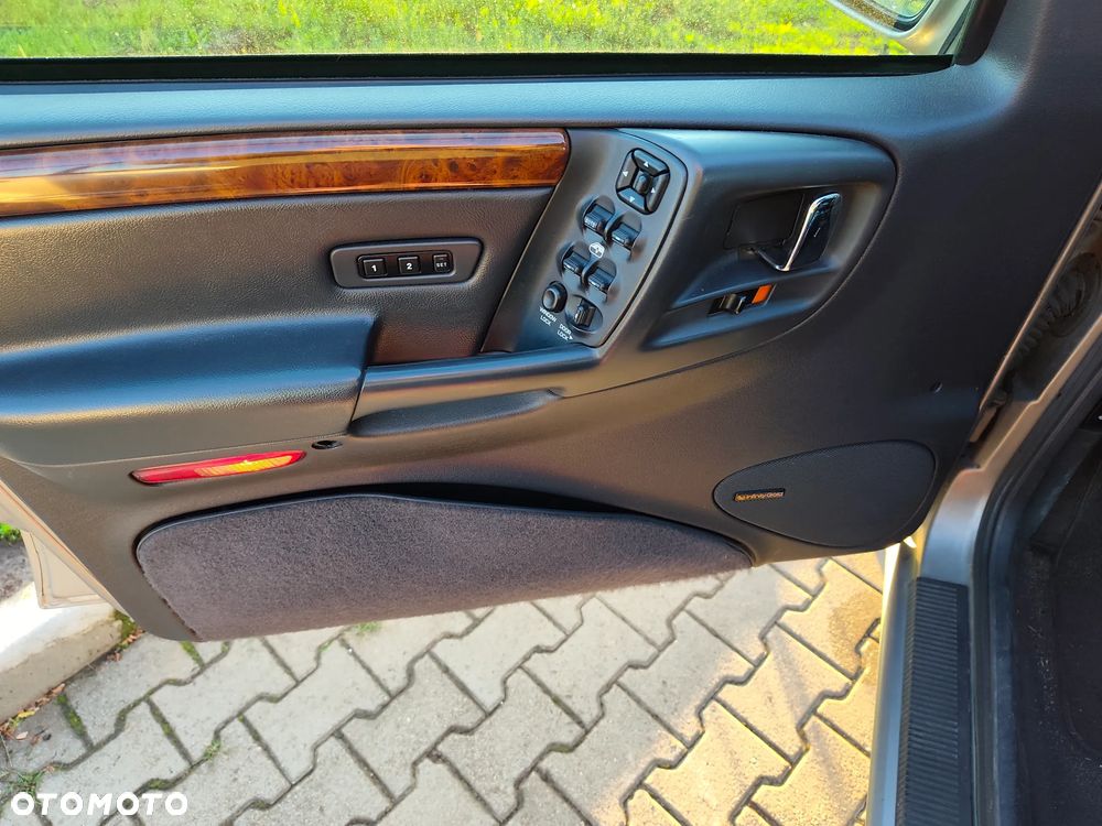 Jeep Grand Cherokee - 33