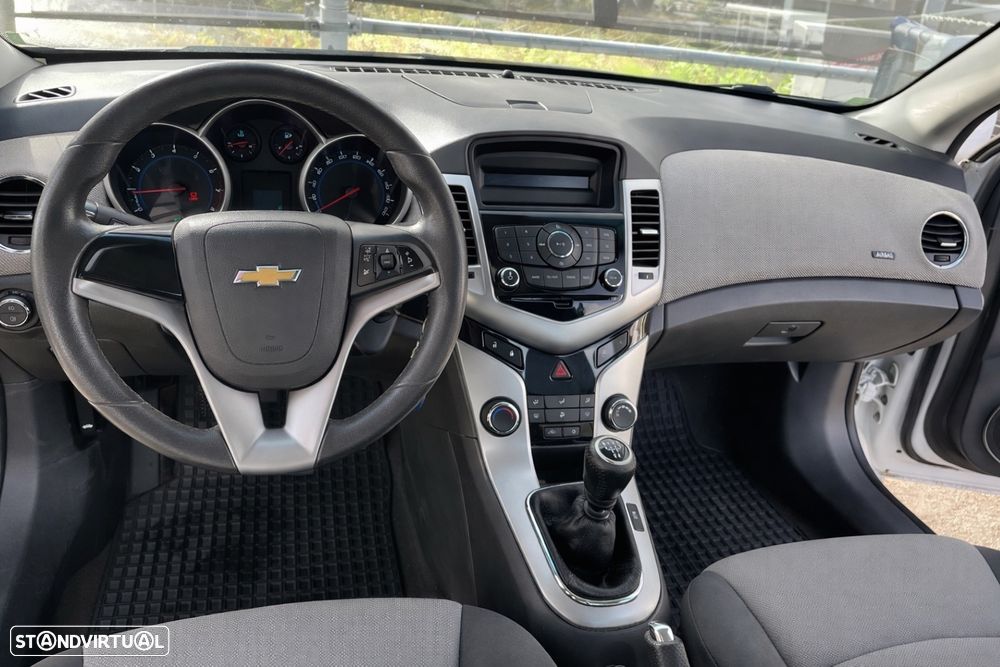 Chevrolet Cruze 1.6 LS - 6