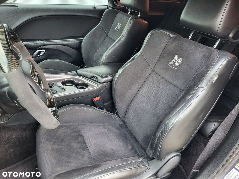 Dodge Challenger - 22