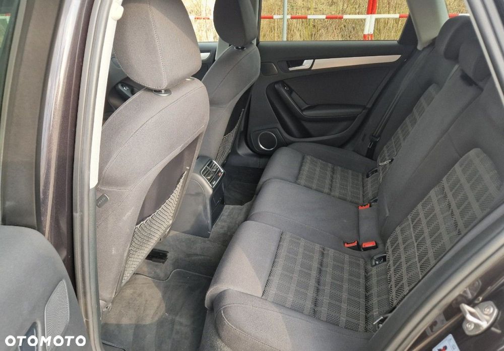 Audi A4 Avant 2.0 TDI DPF quattro S line Sportpaket - 25