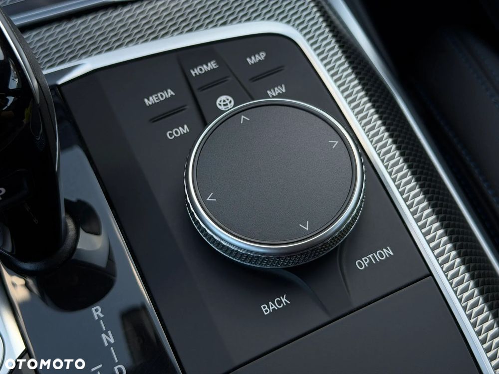 BMW Seria 3 320e M Sport - 32