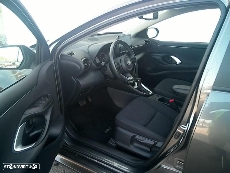 Toyota Yaris - 10