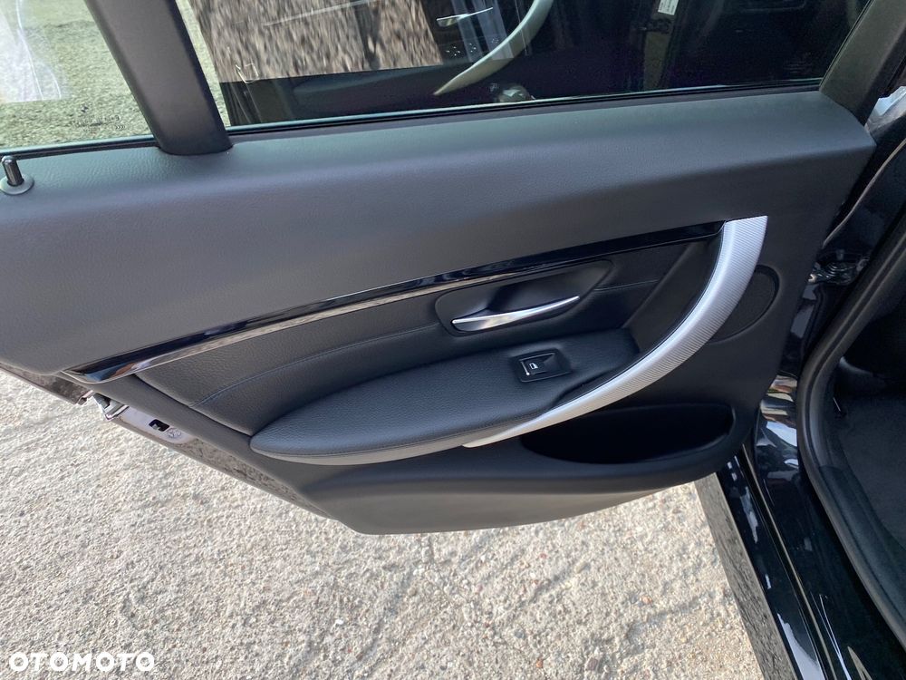 BMW Seria 3 330i GPF M Sport Shadow - 16
