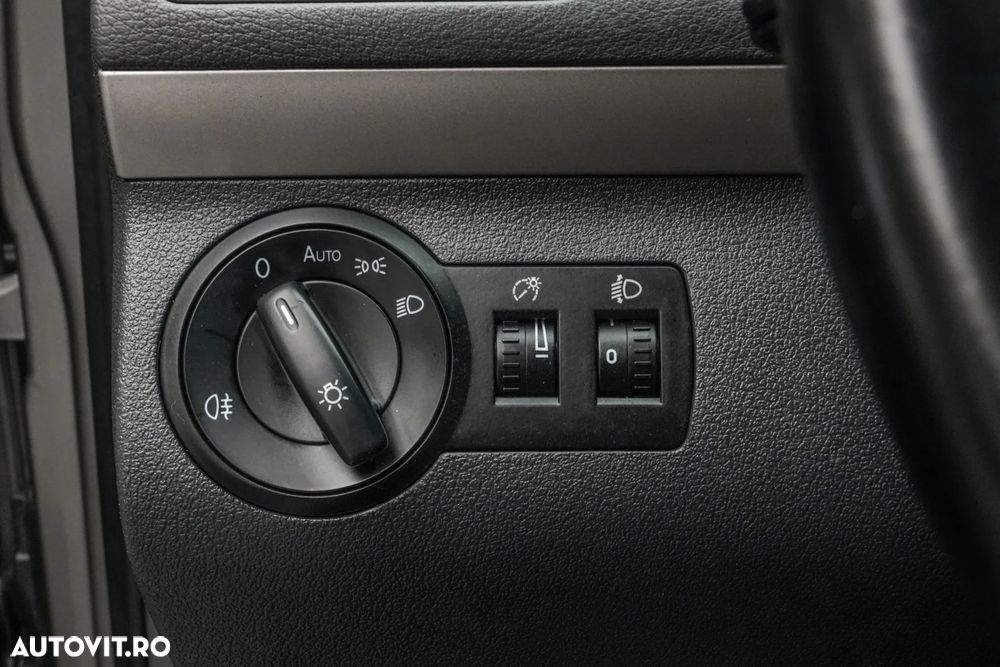 Volkswagen Touran 1.9 TDI DPF Conceptline BlueMotion - 22